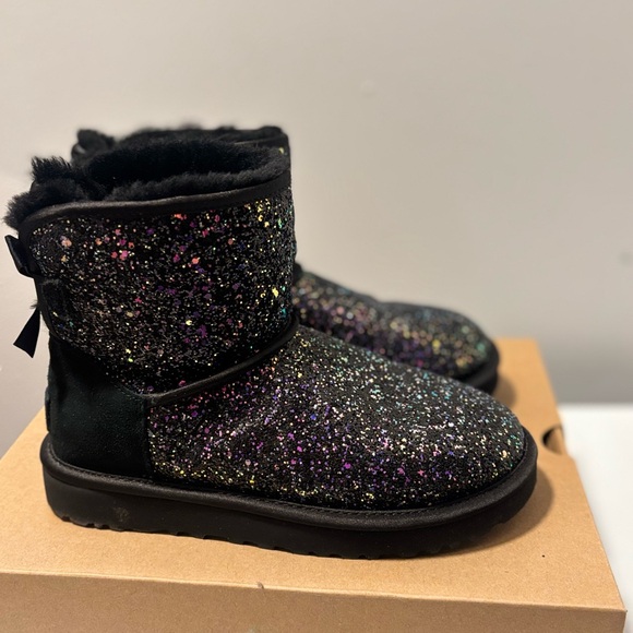 UGG Classic Mini Bow Cosmos size 6 - Picture 9 of 10